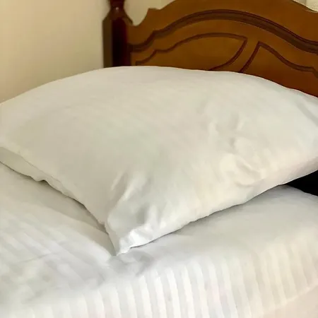 Your Tidy & Affordable Base In Tirane! Lägenhet Tirana