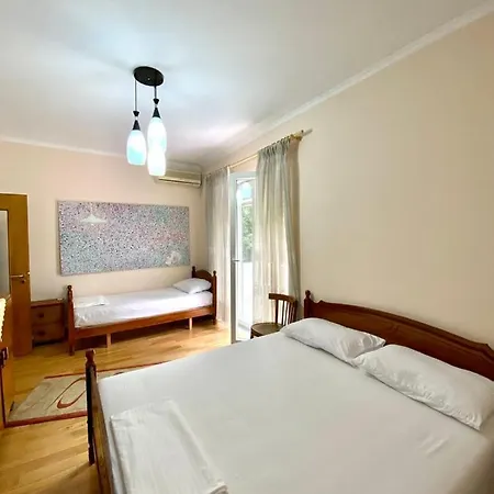 Your Tidy & Affordable Base In Tirane! Lägenhet Tirana