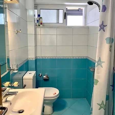 Your Tidy & Affordable Base In Tirane! Apartment